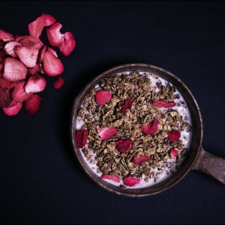 Tactical Foodpack Crunchy Muesli With Strawberries